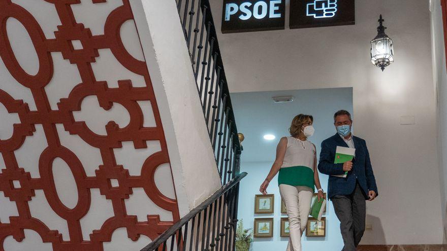 Espadas continuará como alcalde de Sevilla hasta que entienda que no es compatible con el liderazgo del PSOE-A