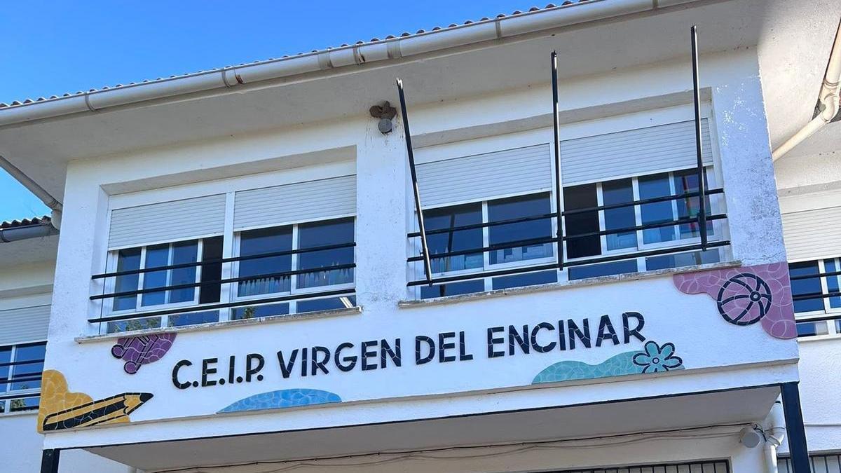 Los alumnos escolarizados en el colegio público también serán beneficiarios.