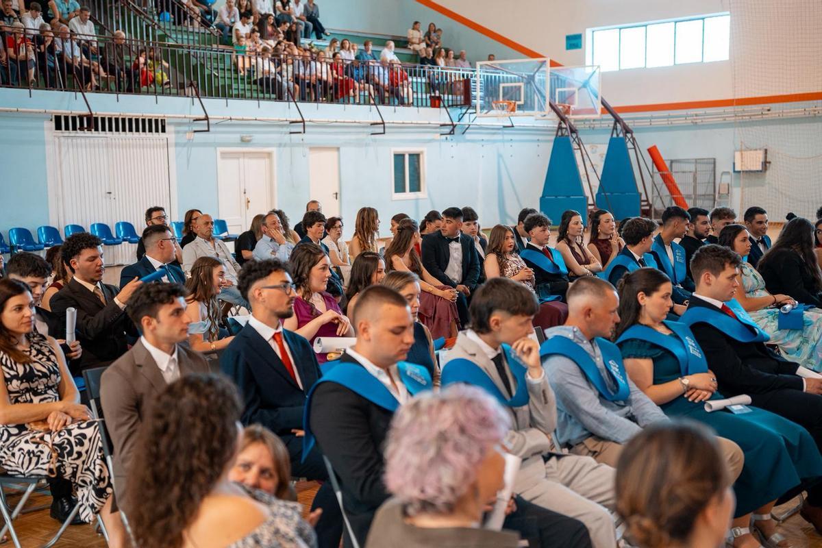 Así fue la graduación de 56 estudiantes del IES Concejo de Tineo