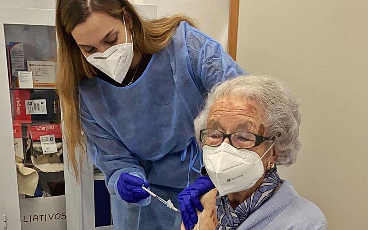 Una de las vacunas puestas en Sagunt. | SANITAT