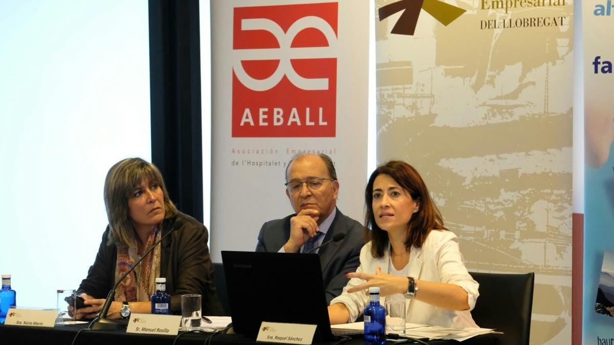 Raquel Sánchez, alcaldesa de Gavà, junto a Núria Marín, alcaldesa de L'Hospitalet.