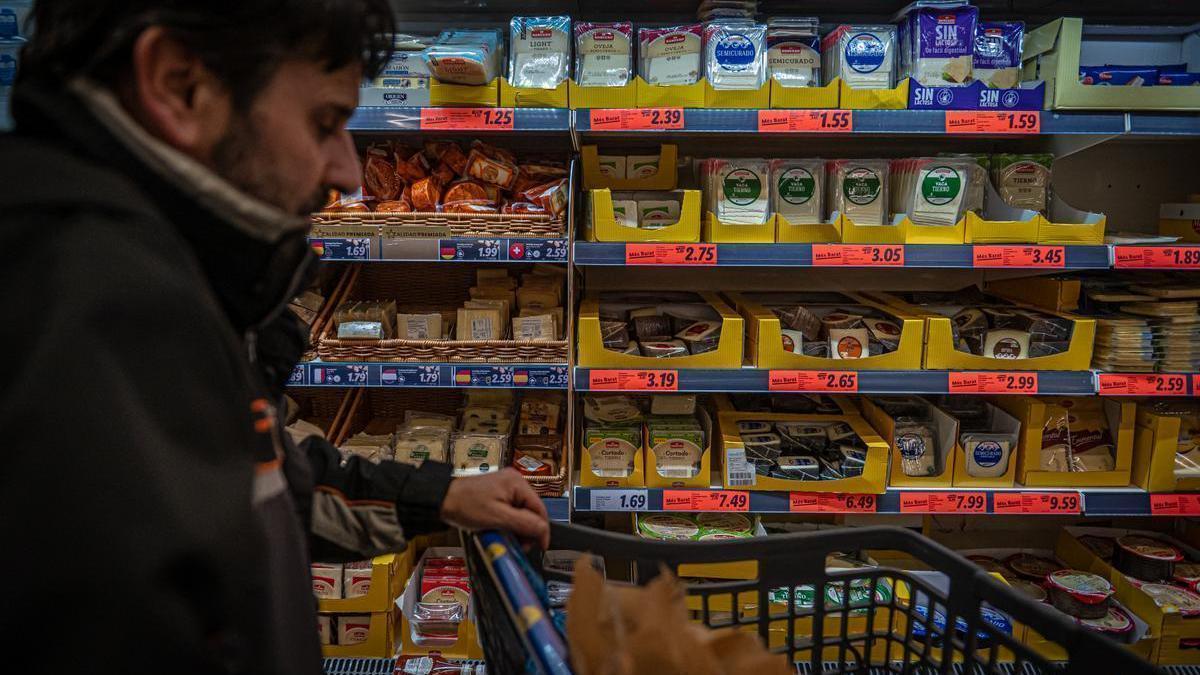 Puig anuncia un acuerdo con los supermercados para rebajar el precio de la cesta de la compra.