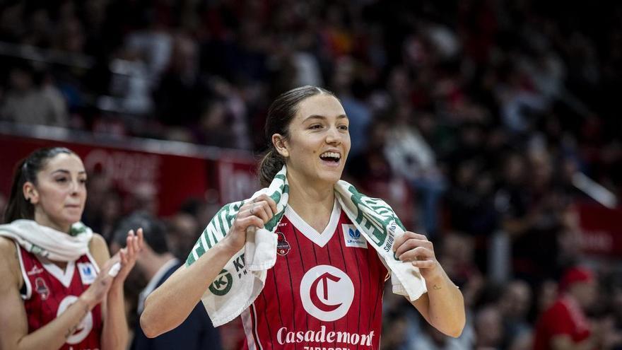 Helena Pueyo, del Casademont Zaragoza, elegida en el mejor quinteto de la Liga Femenina Endesa