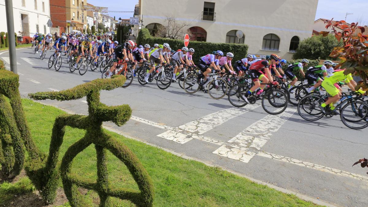 La Vuelta Ciclista a Extremadura a su paso por Losar de la Vera.