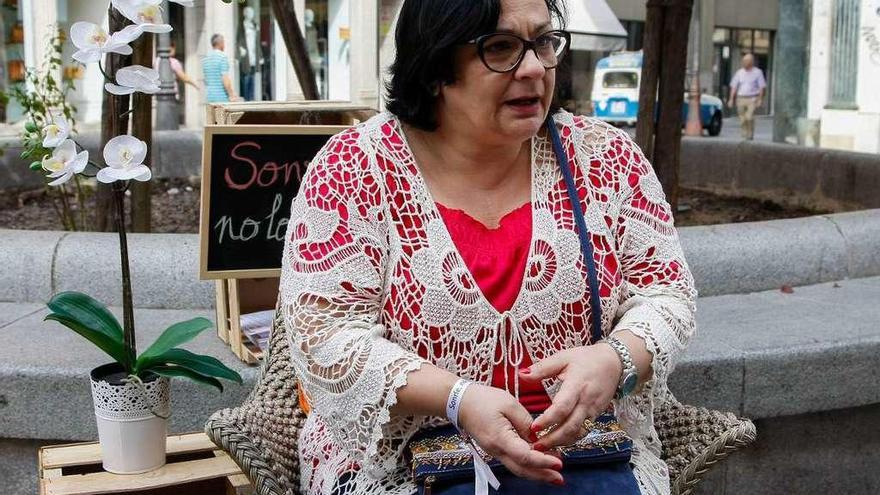 Inmaculada García, en un acto de AFA en la plaza de Sagasta.