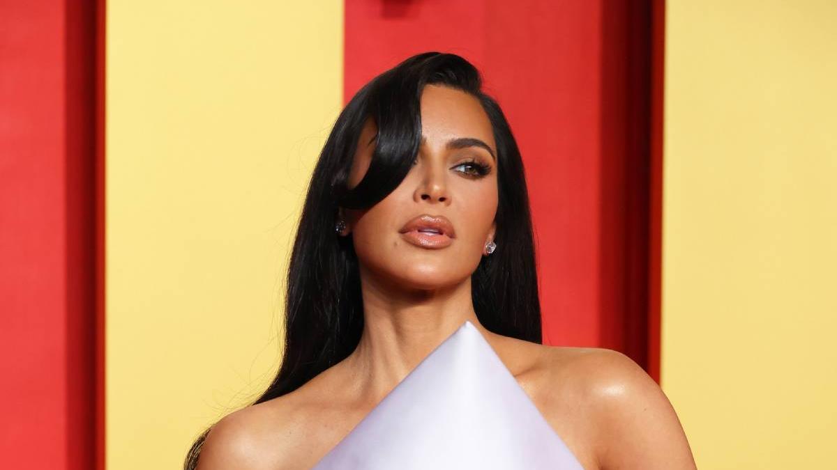 Kim Kardashian va con todo: un segundo sujetador para pezones