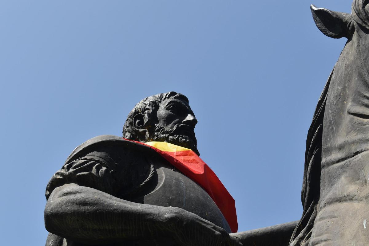 Galería | Hernán Cortés sigue celebrando el Mundial de España en Cáceres Galería | Hernán Cortés sigue celebrando el Mundial de España en Cáceres