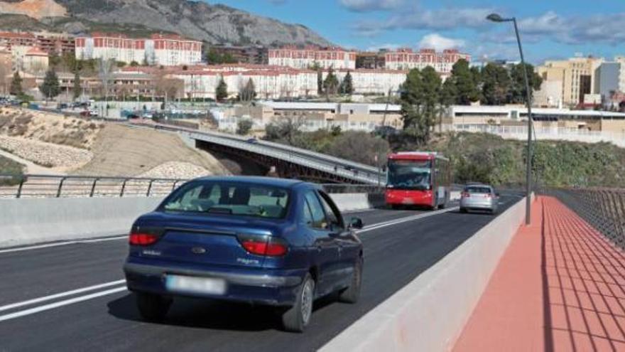 El autobús incorporará expediciones directas a los colegios y los institutos