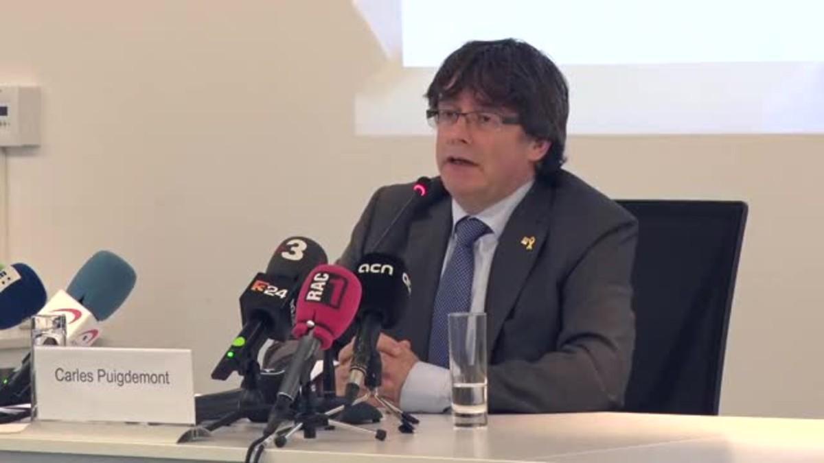 Carles Puigdemont dice que son los ciudadanos quienes pueden pedirle que deje el escaño.