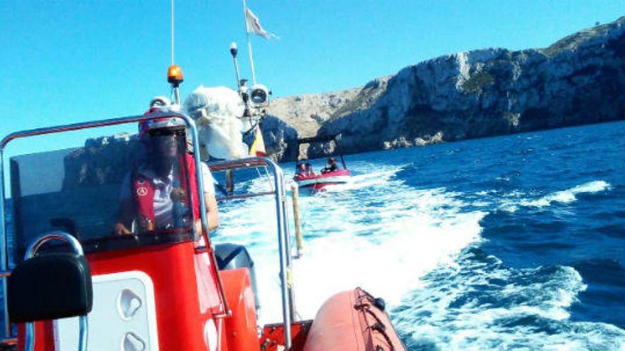 Seis personas rescatadas de una embarcación en la cala Portitxol