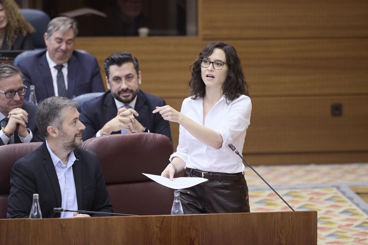 La presidenta de la Comunidad de Madrid, Isabel Díaz Ayuso, durante una Pleno de la Asamblea de Madrid, a 19 de marzo de 2026, en Madrid (España). Ayuso y la oposición parlamentaria (Más Madrid, PSOE y Vox) se miden hoy en el Pleno de la Asamblea de Madrid con la migración en el centro del debate y tras el archivo de la causa judicial de la vicepresidenta primera de la Cámara. 19 MARZO 2026 Jesús Hellín / Europa Press 19/03/2026. Isabel Díaz Ayuso;Jesús Hellín