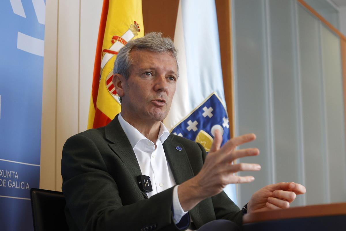 El presidente de la Xunta, Alfonso Rueda, en un momento de la entrevista