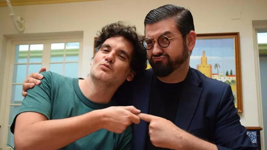 Manu Sánchez y Julio Muñoz representan la obra teatral "Giraldilla, la veleta de Sevilla"