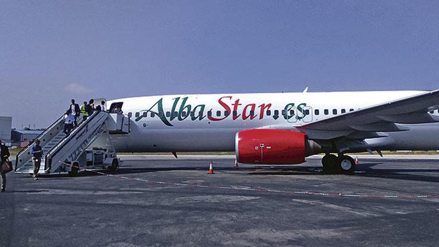 Imagen del avión de AlbaStar tras aterrizar en el aeropuerto de Tánger.