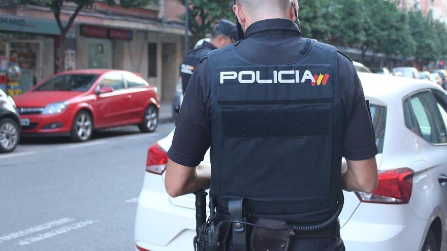 Detenido un hombre tras intentar acuchillar a su novio y arremeter contra la Policía en Murcia