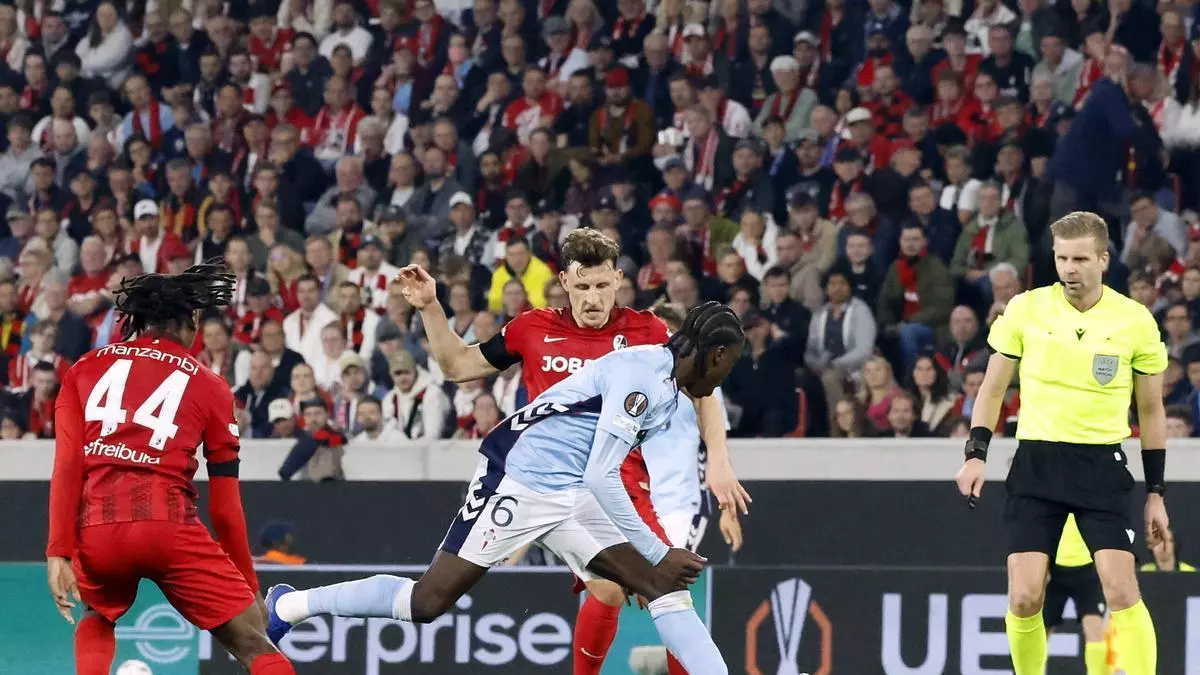 La rodilla de Manzambi preocupa en Friburgo