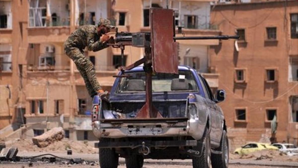 Un miembro de las milicias durdas del YPG en el norte de Siria, ayer.