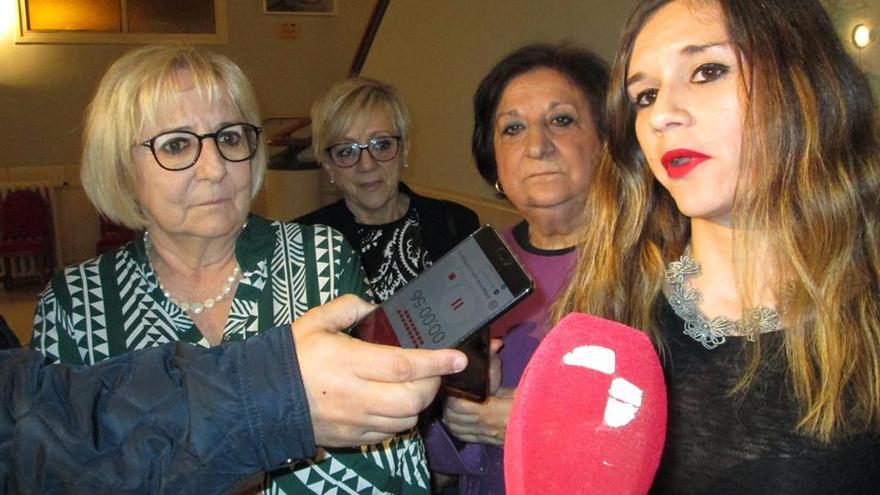 Inmaculada García Rioja, Marian López y Macu Hernández con la Secretaria de Memoria Democrática del PSOE de Castilla y León.