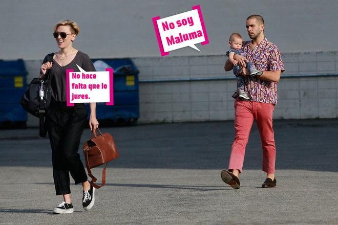 Scarlett Johansson con su ex marido y su hija paseando