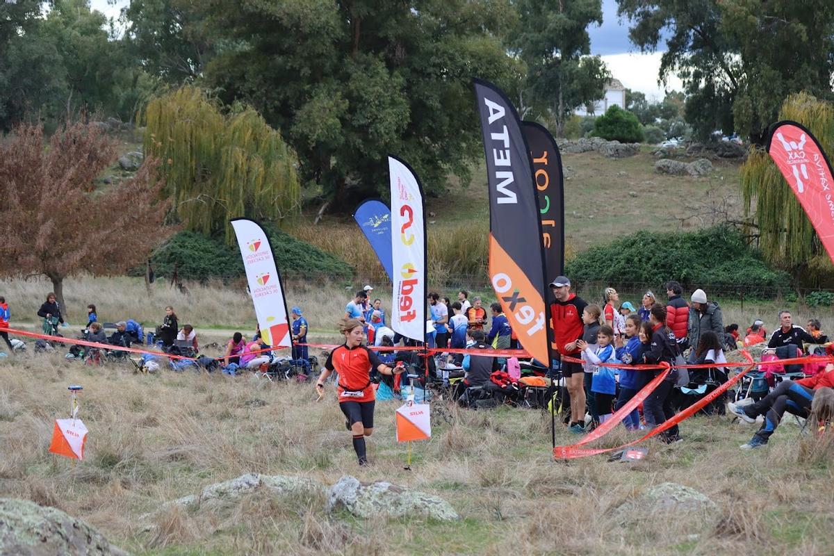 Una atleta del CAX Orientació durante la prueba disputada en Extremadura.