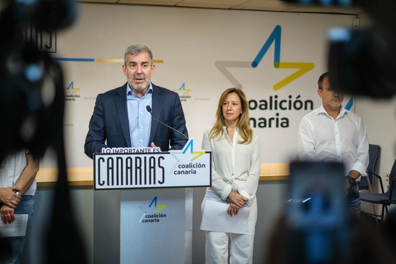 Fernando Clavijo y Rosa Dávila informan de la propuesta de CC en materia de transportes