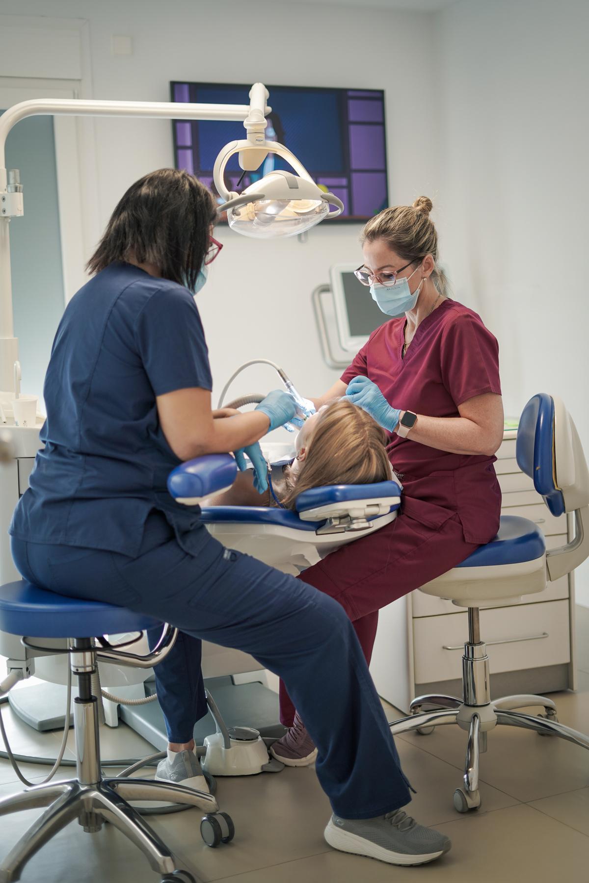 Los aparatos de Arcdental están confeccionados por protésicos de muy alta cualificación.
