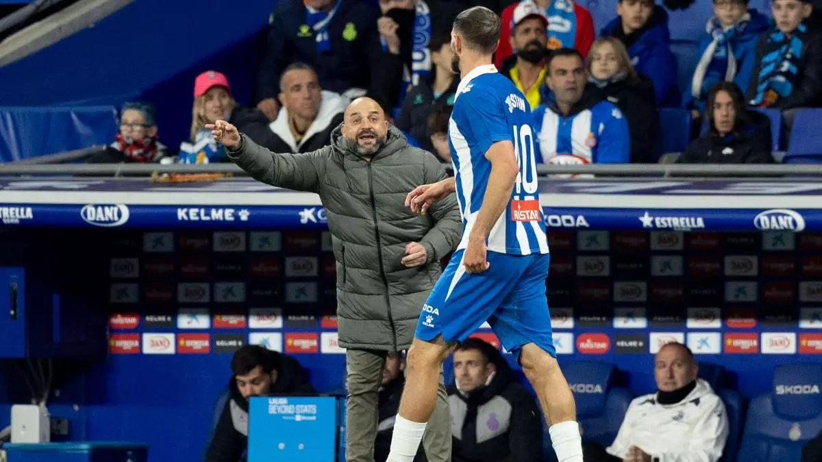El Espanyol ultima la renovación de Justin Smith con avances para su cesión al Sporting