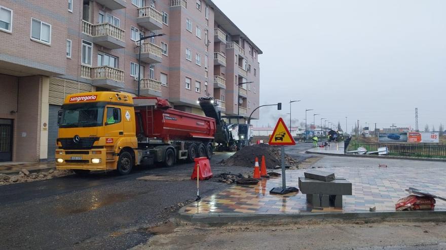 Obras de fresado y asfaltado en la avenida de Galicia.