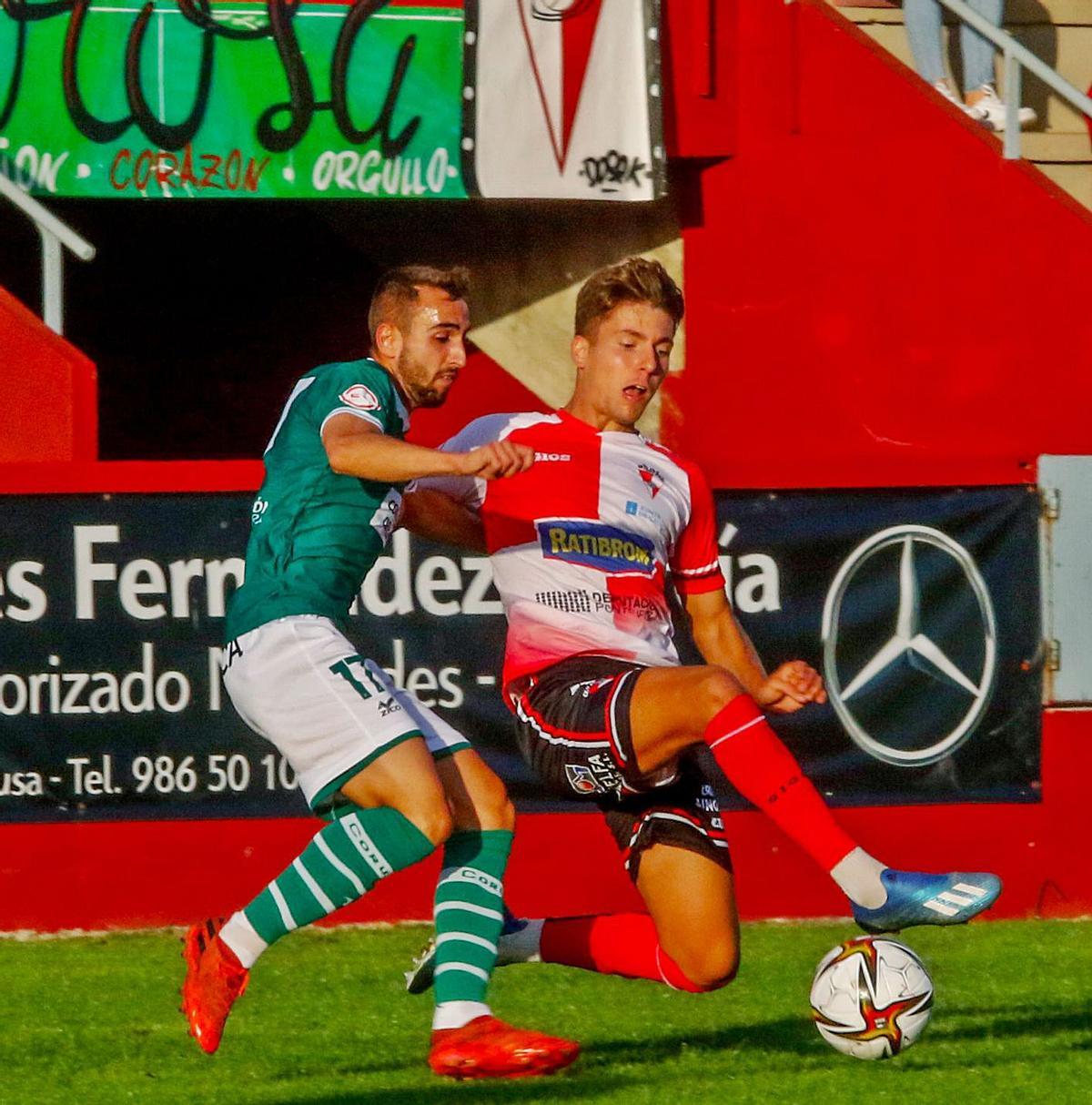 Los vilagarcianos miden su fortaleza defensiva ante el máximo realizador. |  // I. ABELLA