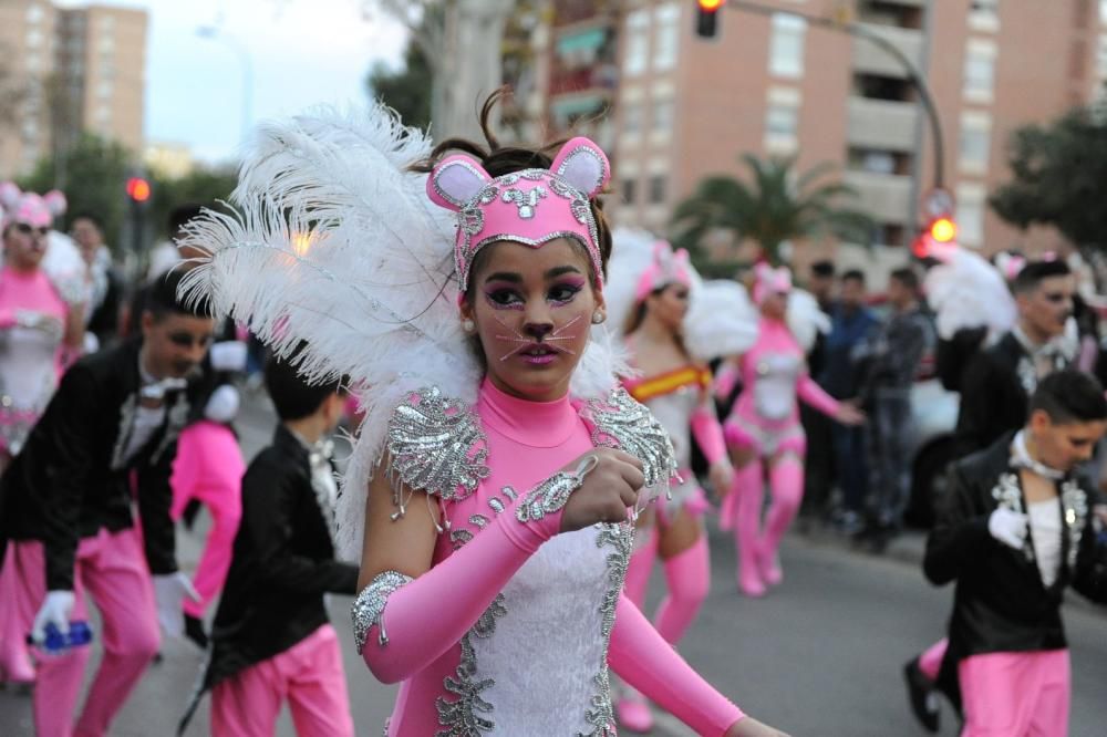 Vistabella saca su carnaval a las calles