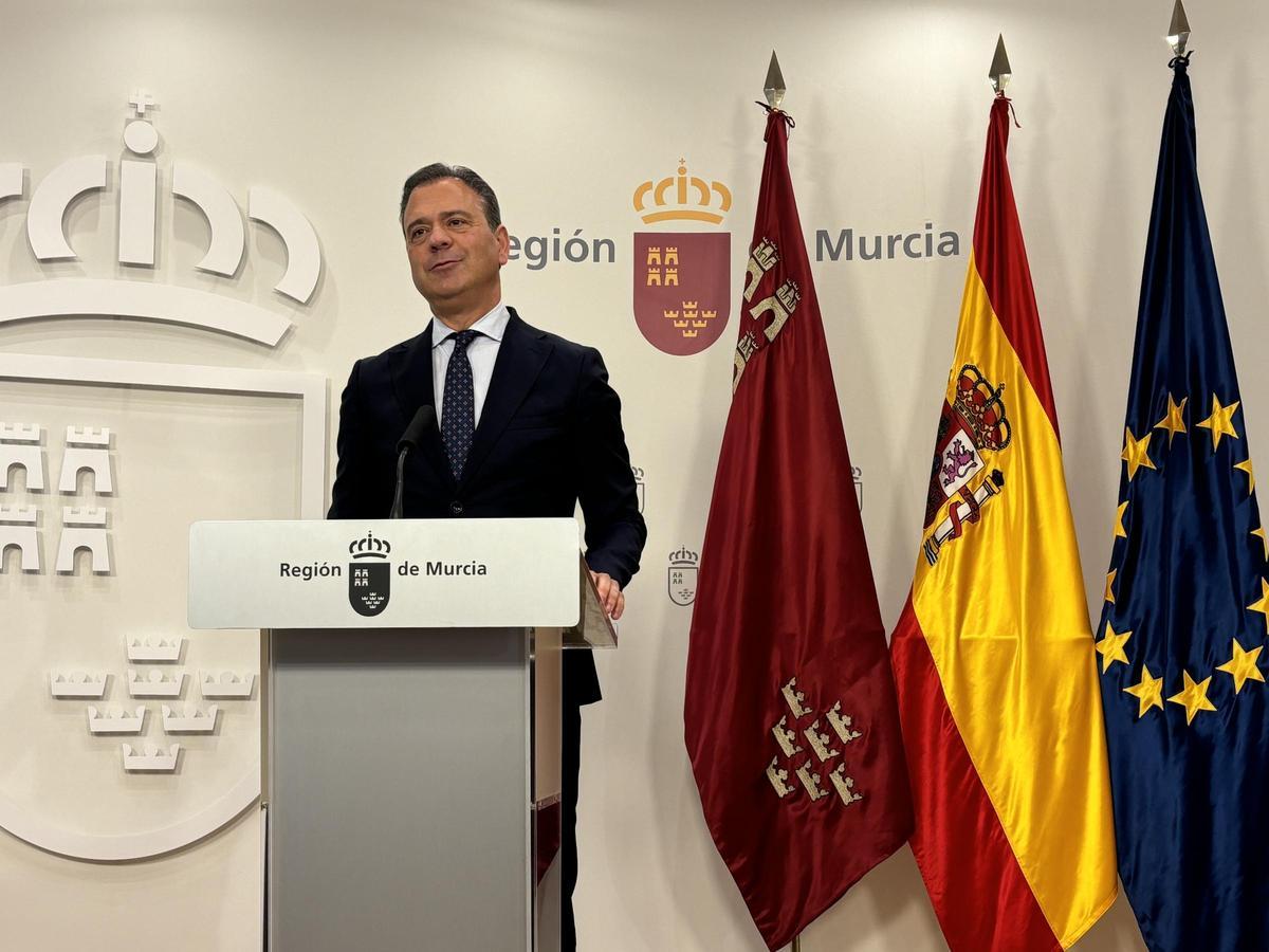 El portavoz del Ejecutivo murciano, Marcos Ortuño, durante la rueda de prensa posterior al Consejo de Gobierno.