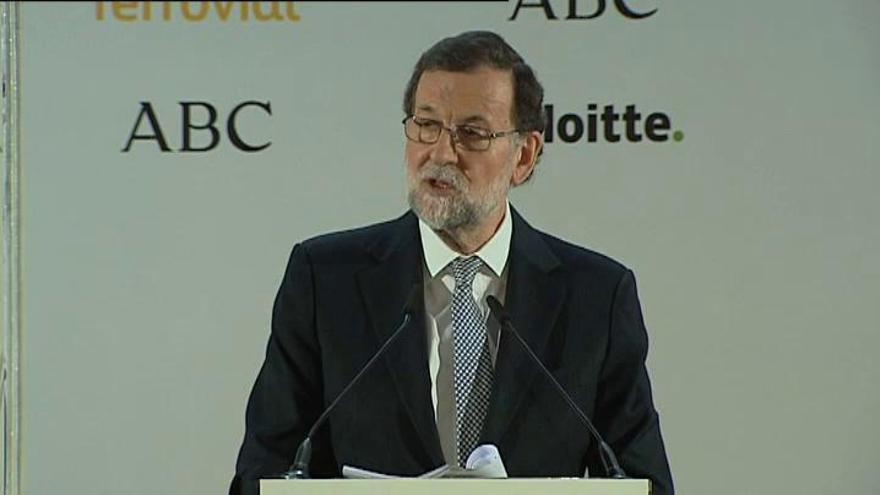 Rajoy: &quot;La sociedad española no se ha dejado cautivar por cantos de sirena de demagogos&quot;