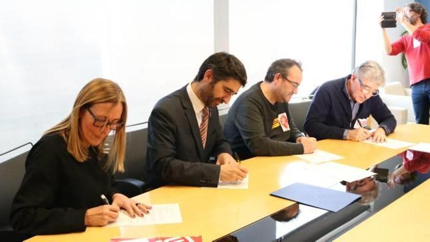 Signatura de l&#039;acord entre sindicats i el conseller d&#039;Administració Pública, Jordi Puigneró