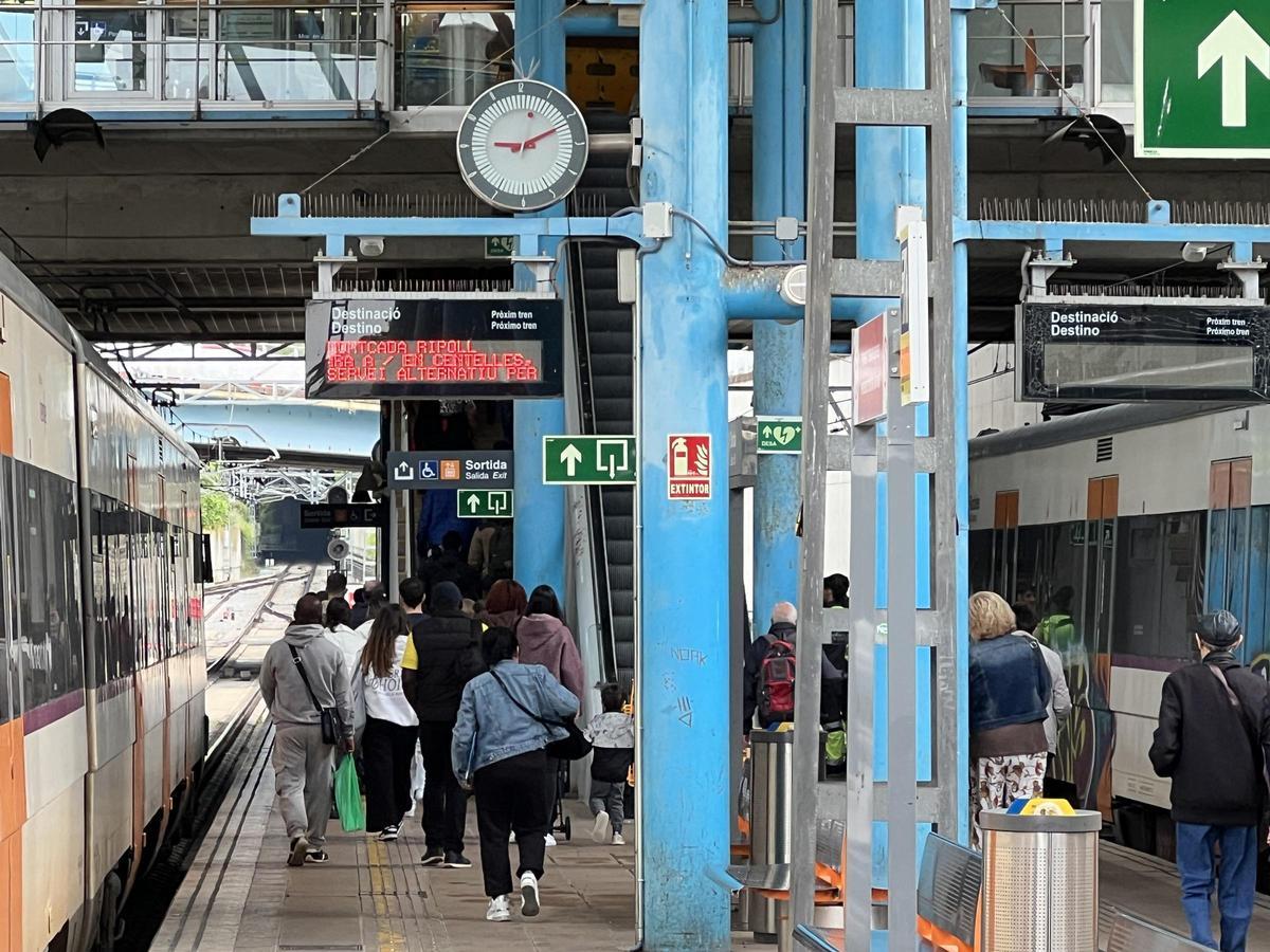 Usuario de la R3 de Rodalies en la estación de Vic.