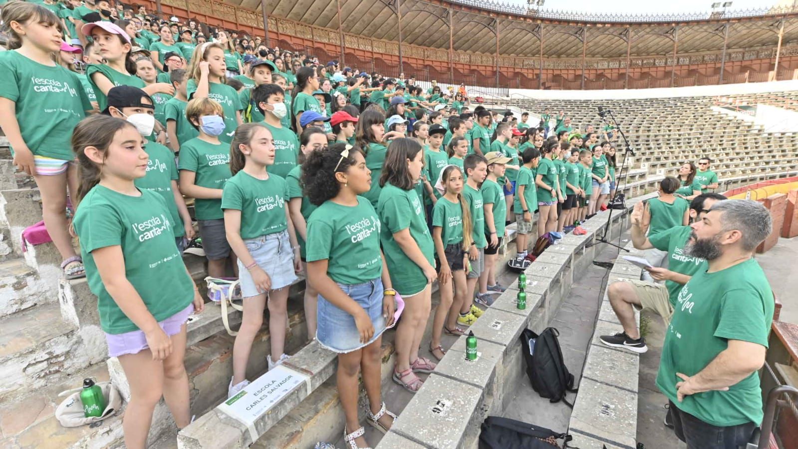 Las mejores imágenes del multitudinario fin de fiesta de 'L' Escola Canta' con 4.000 personas en Castelló