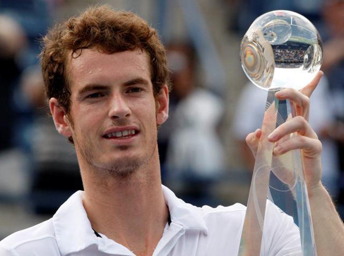 Andy Murray con el trofeo de ganador.