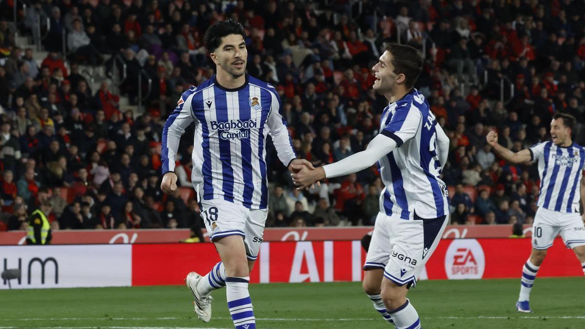 Carlos Soler celebra el gol, que encendió los ánimos de Son Moix contra la directiva del Mallorca.