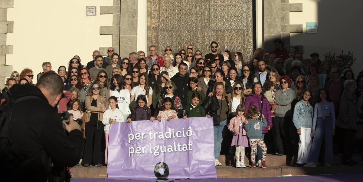 Protesta para que las mujeres puedan formar parte de la Semana Santa, en 2025.
