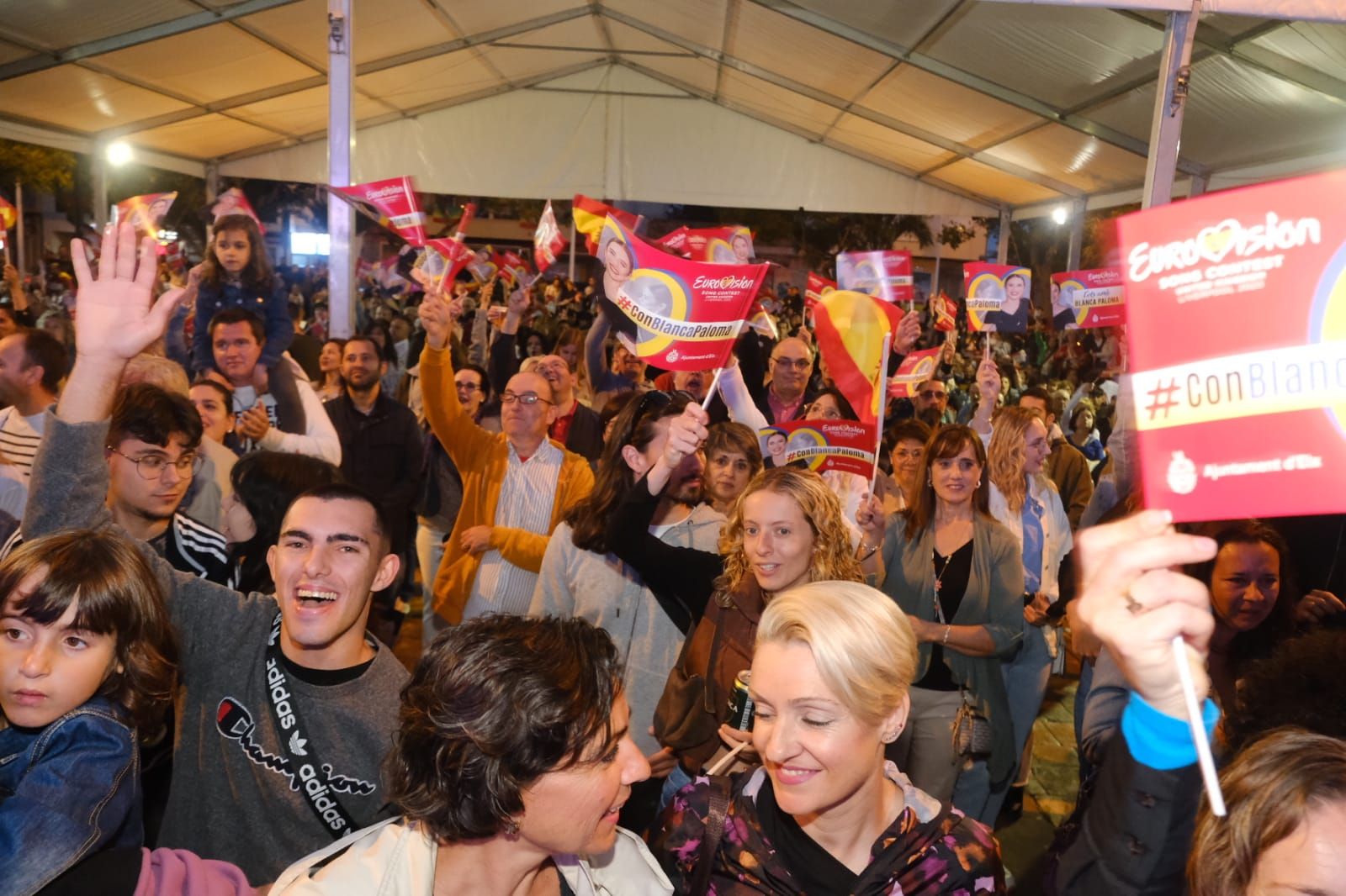 Así se esta viviendo en Elche y Altet el día de Eurovisión