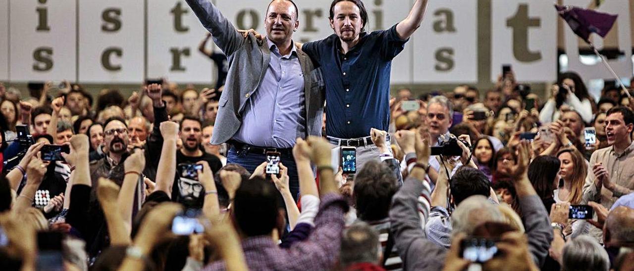 Pablo Iglesias y Dalmau durante el acto central de campaña de las autonómicas y generales de abril.