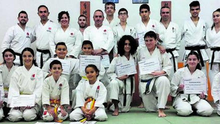 Exàmens de cinturó dels karatekes juvenils i adults d’Esport7