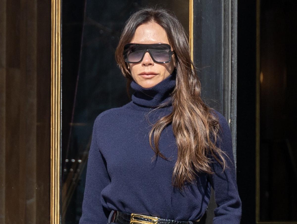 Victoria Beckham con gafas de sol.