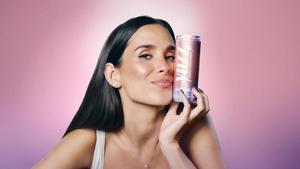 Maria Pombo, en la campaña de YUZZ, el nuevo refresco beauty.