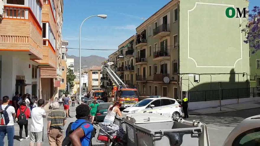 Los bomberos socorren a un hombre en El Ejido