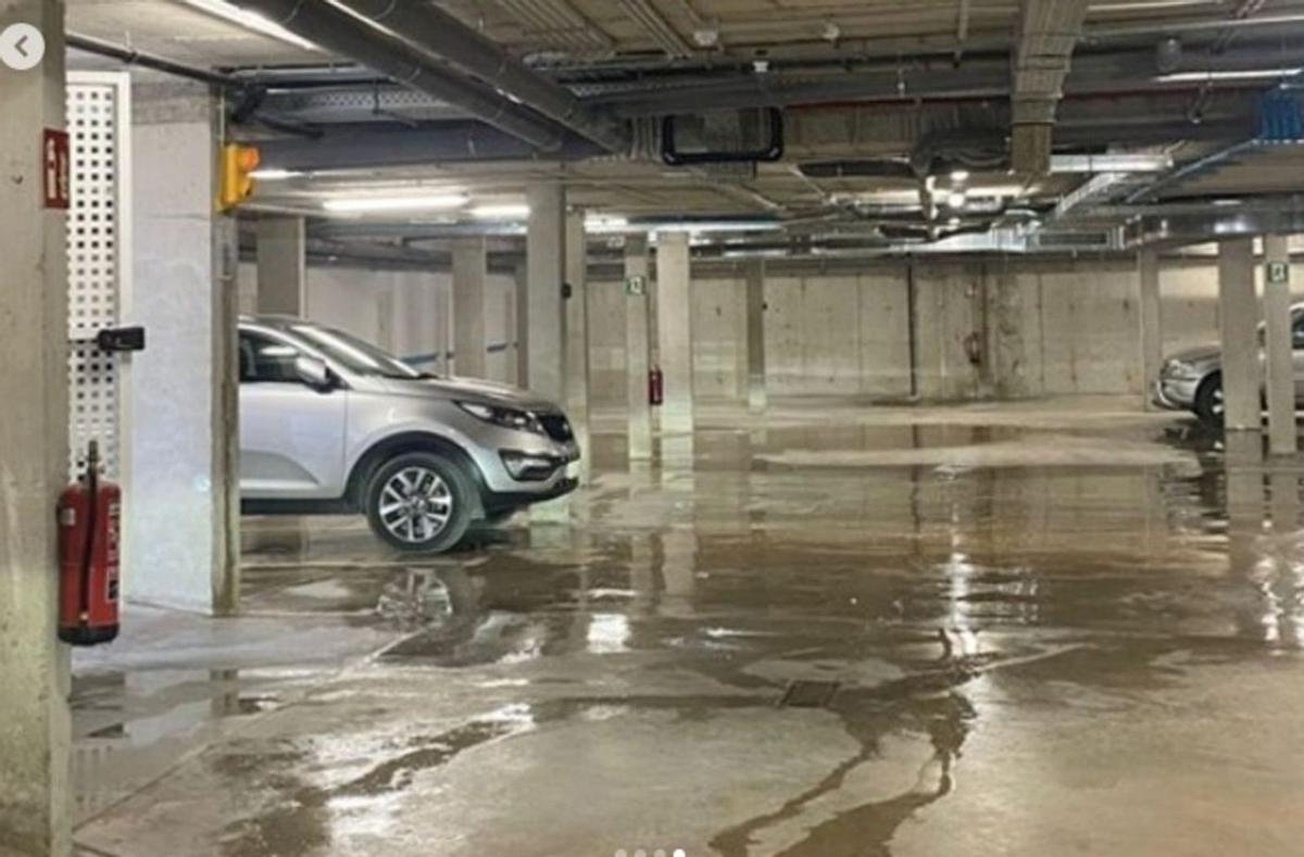 El aparcamiento se anega cada vez que llueve. | D.I.
