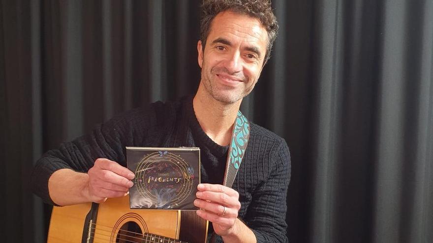 José Juan Umbert, guitarrista de Anegats, arropado por Xanguito y Suasi en ‘El Goig’