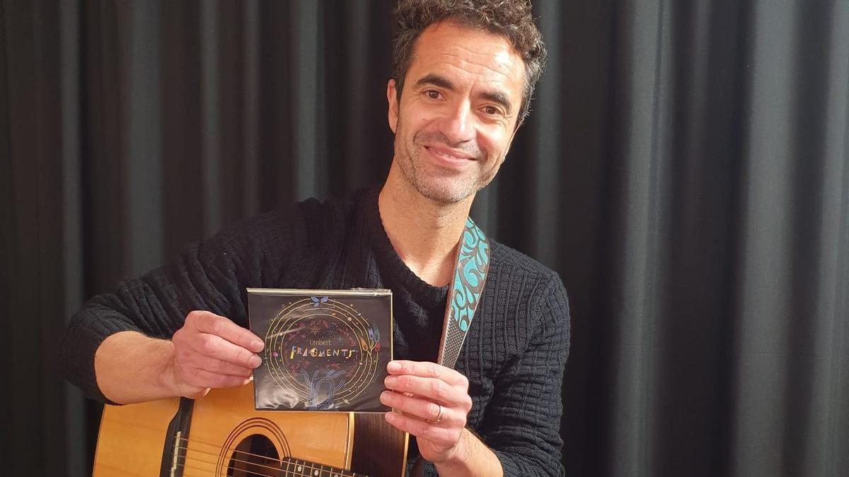 El guitarrista de Anegats, José Juan Umbert
