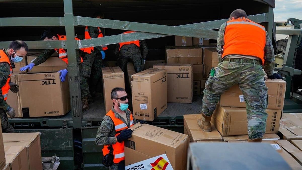 Material sanitario llega a la base aérea de Torrejón procedente de la República Checa