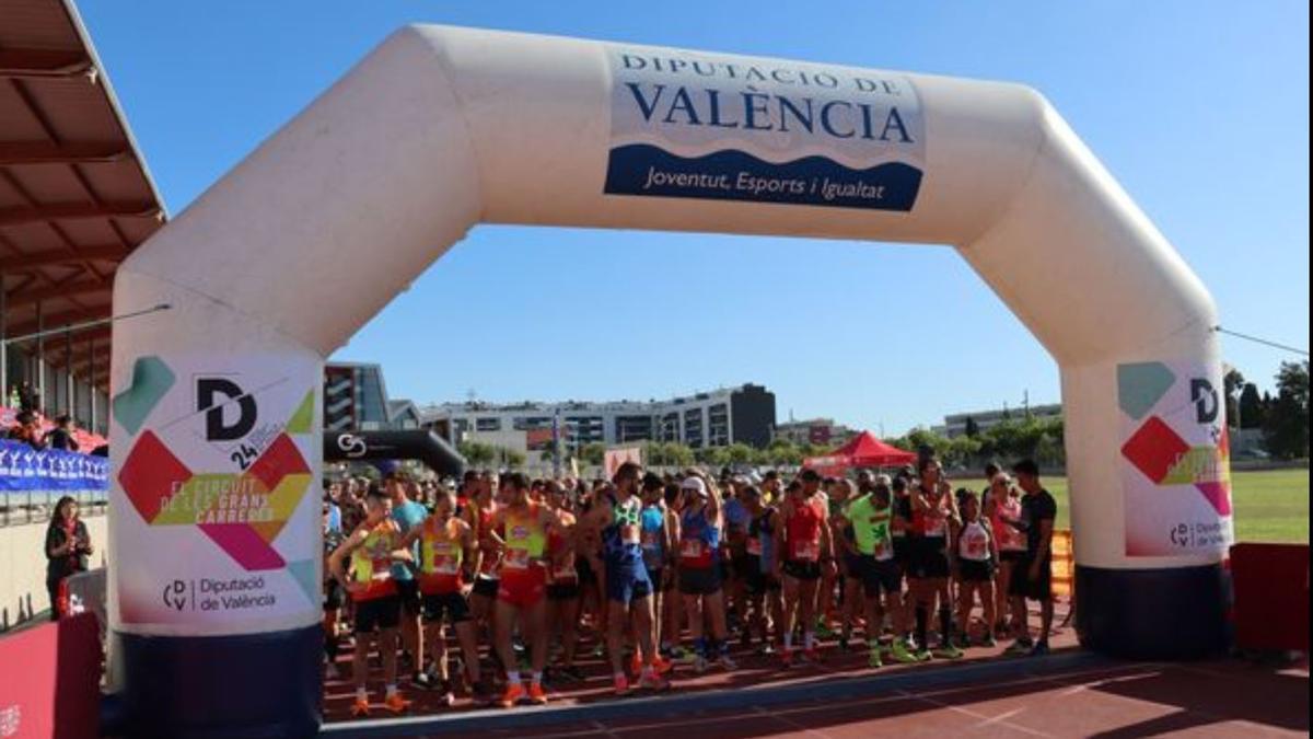 Cientos de corredores y corredoras disputaron la 10k Ciutat de Torrent.