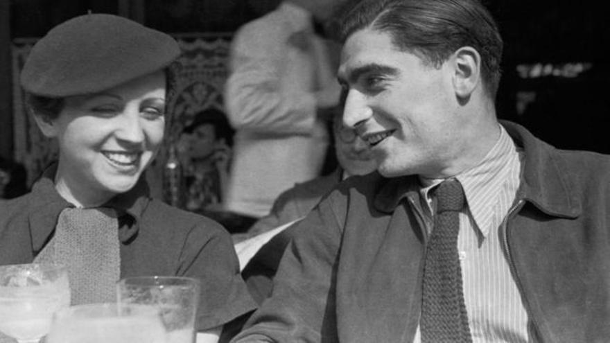 Gerda Taro y Robert Capa, París, 1936.